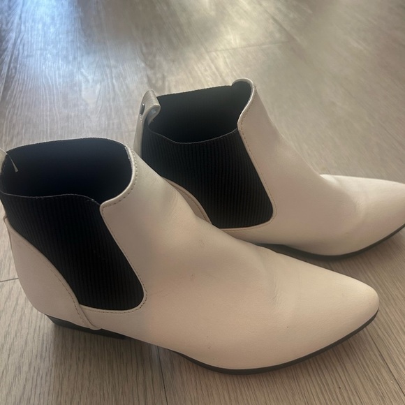 Qupid White Pointed Ankle Boots Size 6 - Picture 4 of 5